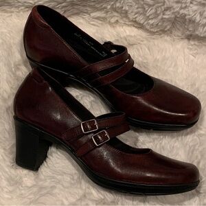 Clarks Bendable Leather Mary Janes “Honorable”